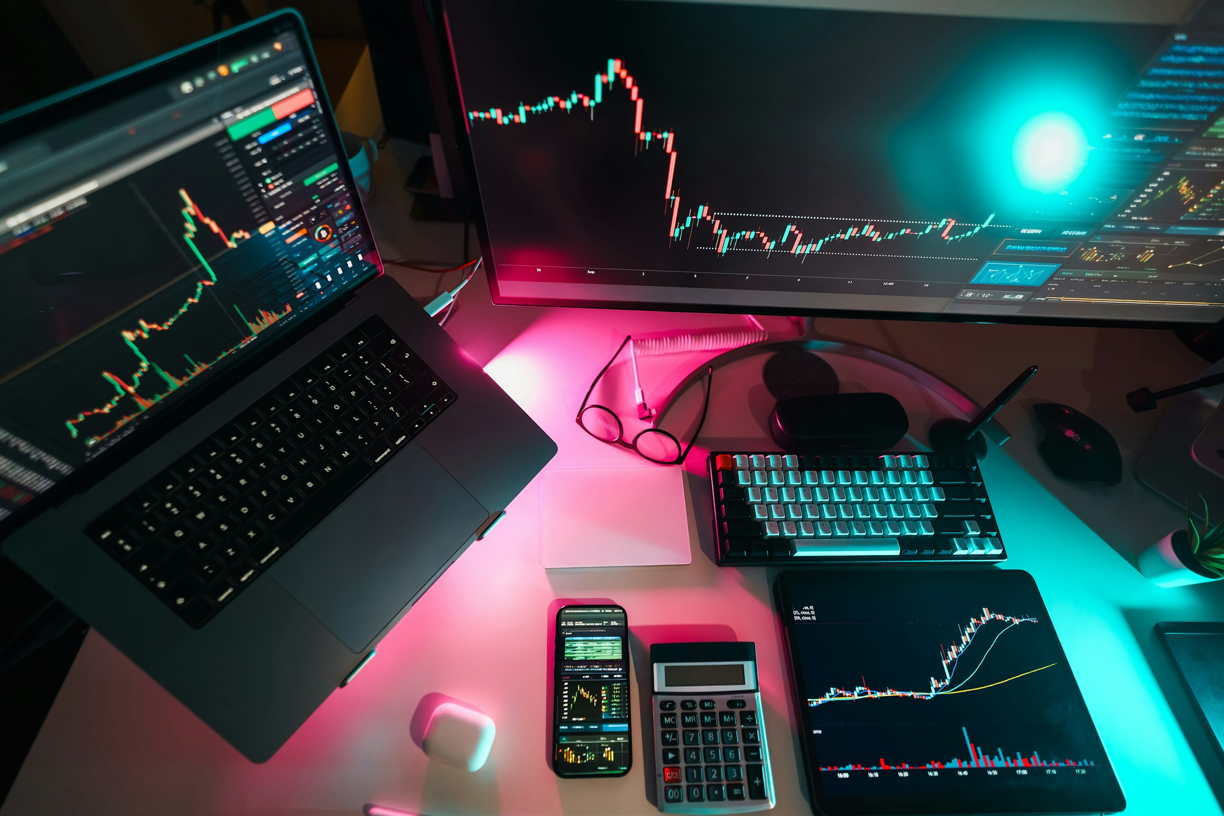 Title: The Friday Fear: Why Pro Traders Are Squaring Off Before the Weekend